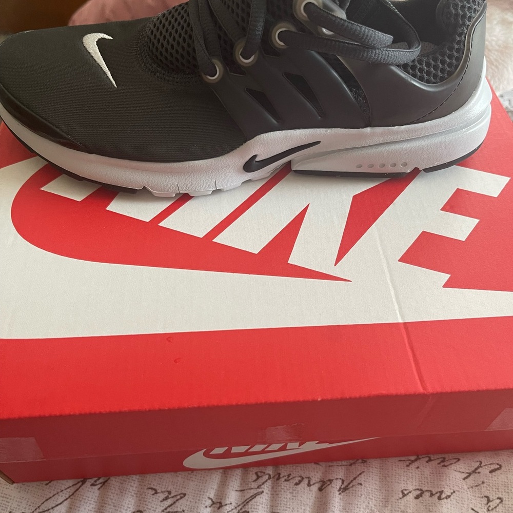 Girls Nike presto